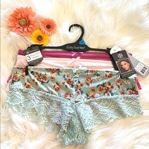 Daisy Fuentes Intimates 3 Pack Microfiber Perfect Fit Hipster Panties